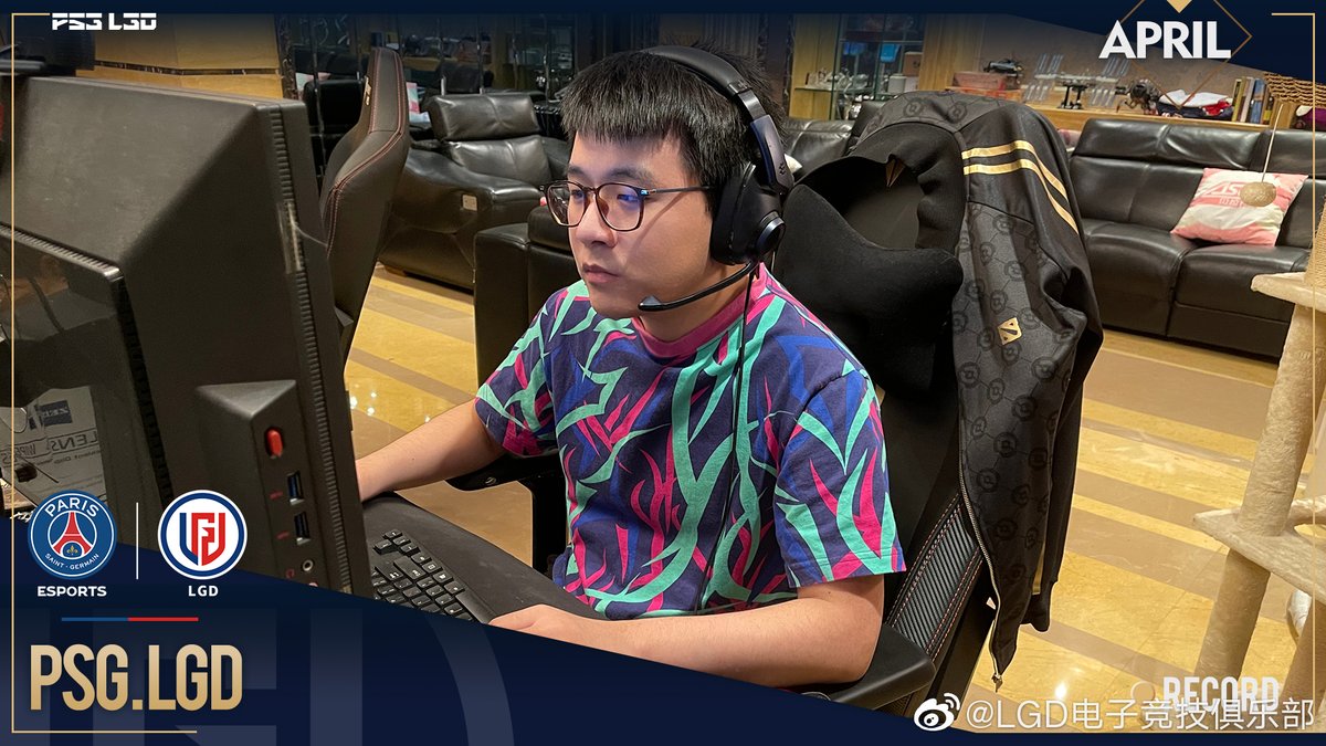JINSue_JS's tweet photo. LGD Weekly Weibo Update

p1. Captain  y` was ready for the match against LBZS.
p2. Faith_bian and his 🐈 Gun Gun

cr. https://t.co/EKryEzW02G https://t.co/jBWsbkzwXq