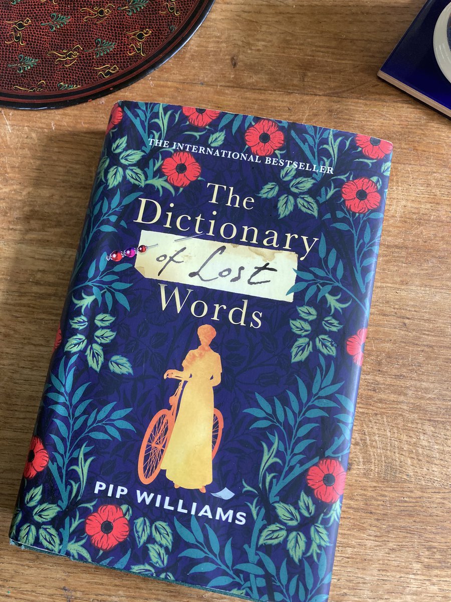 I so loved this and I’m sad to finish it. An absorbing story about the power of words which will stay with me for a long time. #thedictionaryoflostwords by Pip Williams #bondmaid