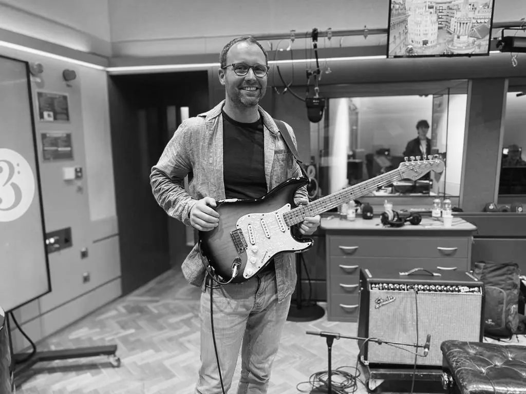 trishclowes's tweet photo. A few fun snaps from our session for @BBCRadio3 today ... Broadcast later in the month! Thanks to @ChrisRMontague #RossStanley #TimGiles #KevinLeGendre &amp; the JtoZ team 🙂 #AViewwithaRoom @greenleafmusic https://t.co/GM0dixgRRZ