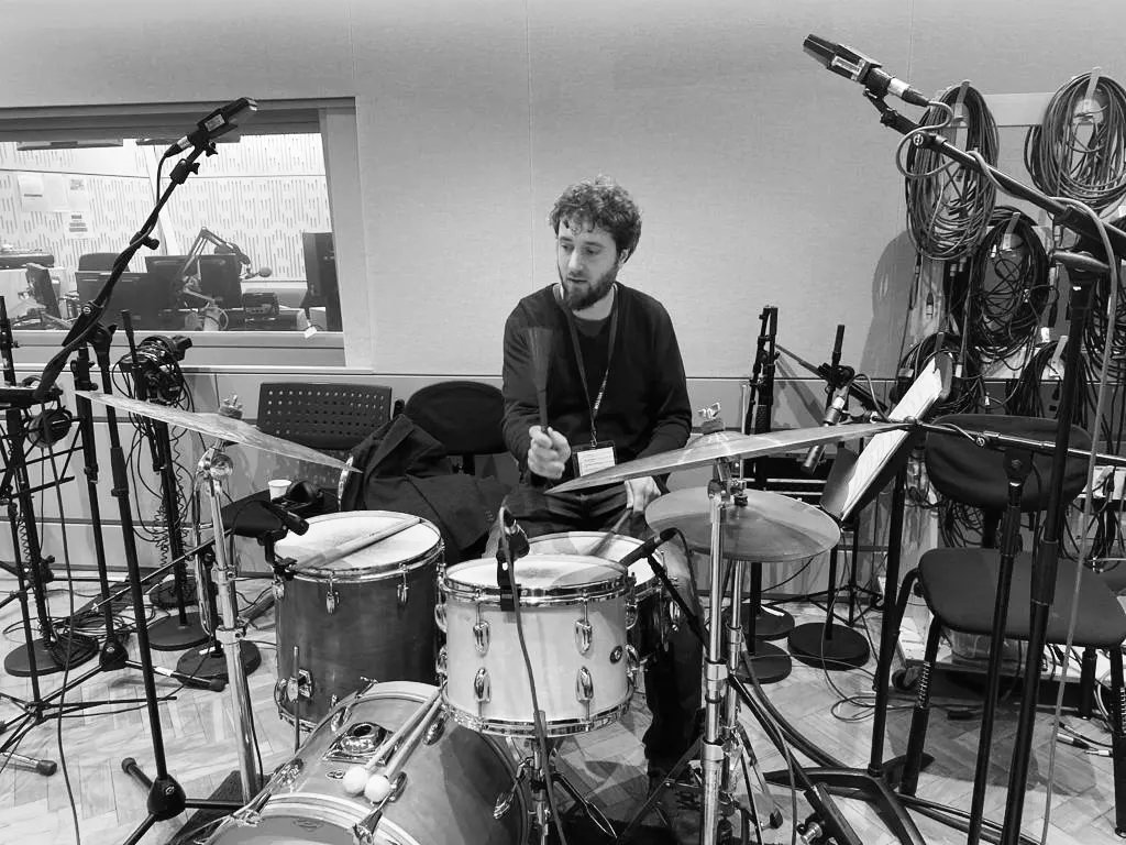 trishclowes's tweet photo. A few fun snaps from our session for @BBCRadio3 today ... Broadcast later in the month! Thanks to @ChrisRMontague #RossStanley #TimGiles #KevinLeGendre &amp; the JtoZ team 🙂 #AViewwithaRoom @greenleafmusic https://t.co/GM0dixgRRZ
