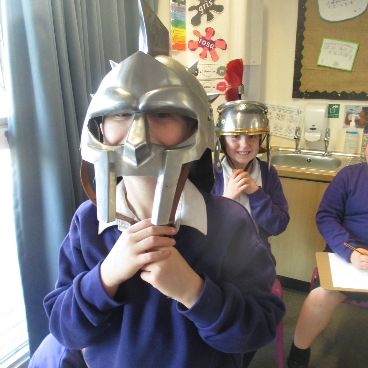 BeaconAcad's tweet photo. Y4 enjoyed trying on #Roman helmets today with @DanTasticEdu! #History https://t.co/gfsGGFqlrv