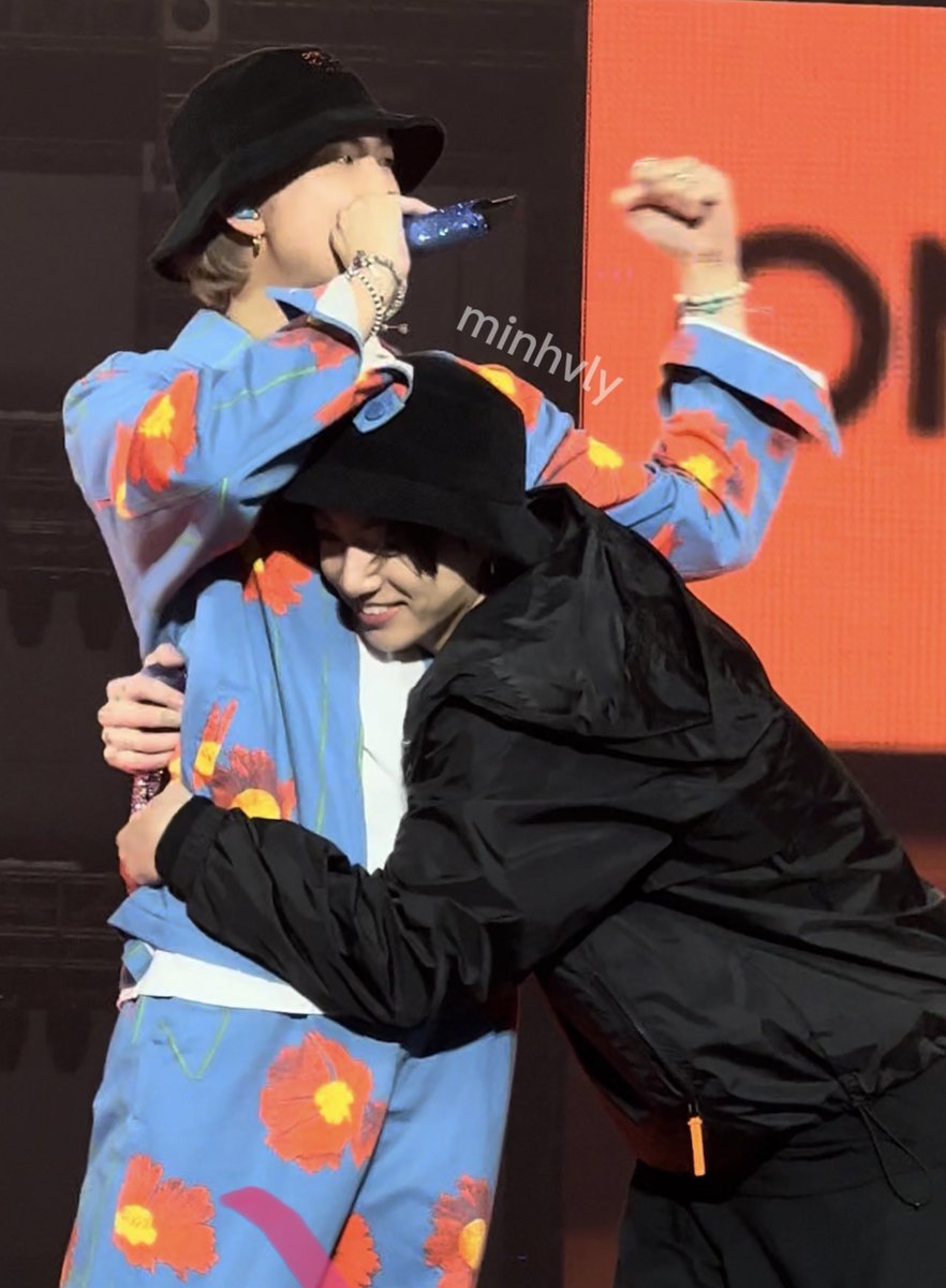 joonconcerts's tweet photo. jungkook loves namjoon <3 https://t.co/I8kcRn2M3W
