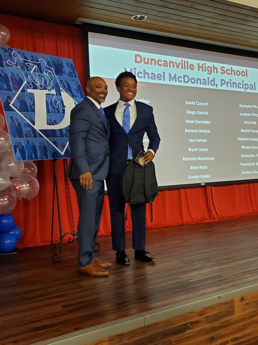DvilleISDSuper's tweet photo. Tonight I am cheering loud and proud for all of our 2022 Superintendent Scholars. These students are academic champions. #UnstoppableExcellence https://t.co/yPiXM1EOI7