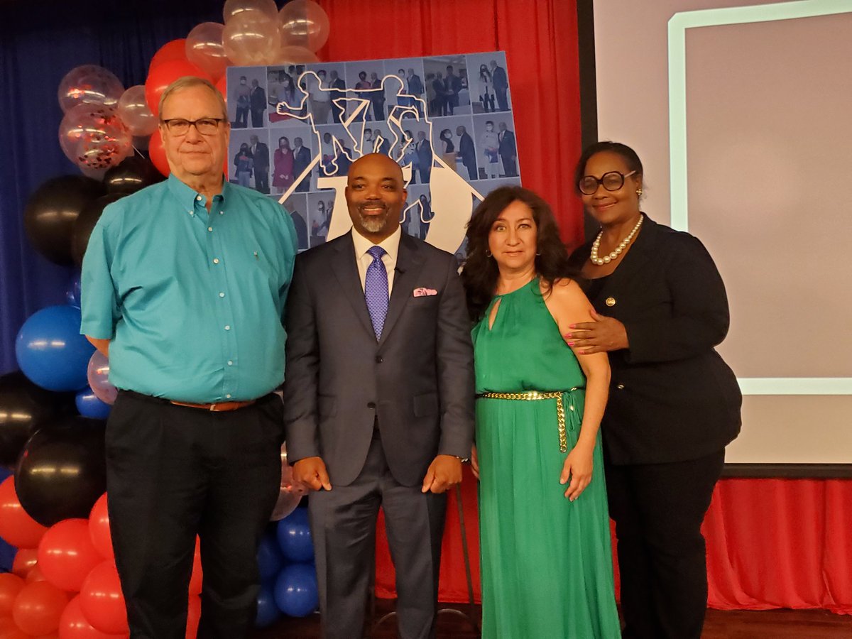DvilleISDSuper's tweet photo. Tonight I am cheering loud and proud for all of our 2022 Superintendent Scholars. These students are academic champions. #UnstoppableExcellence https://t.co/yPiXM1EOI7