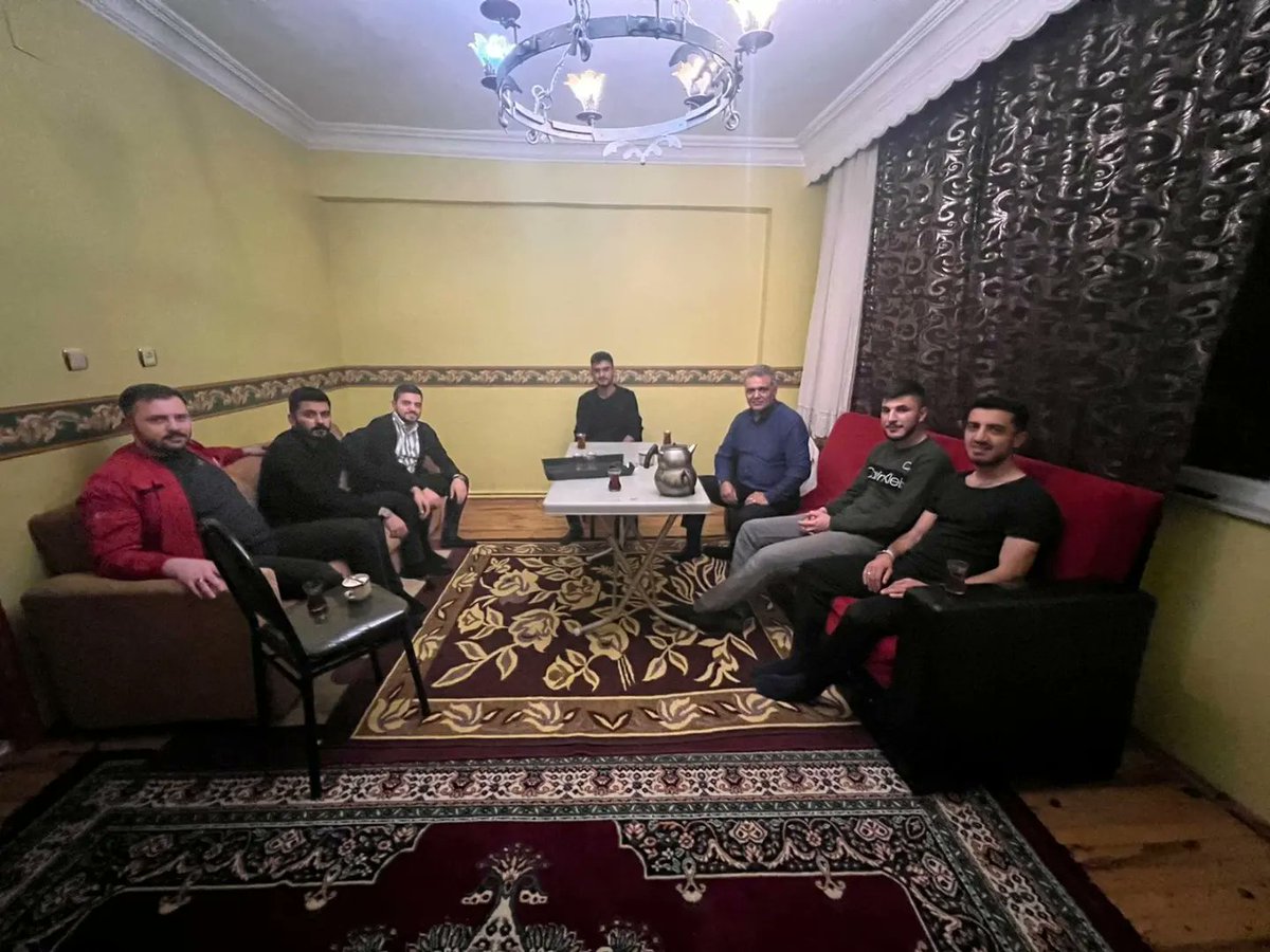 uniakigdir's tweet photo. Güzel anılar paylaştıkça ve aynı sofrada oldukça daha güzel olur bizleri yalnız bırakmayan Ana Kademe Teşkilat Başkanımız İl Gençlik Kolları Başkanımız Gençlik Kolları Teşkilat Başkan��mız ve Üniak Teşkilat Başkanımızla  birlikte yaptık https://t.co/YEnam8uh06