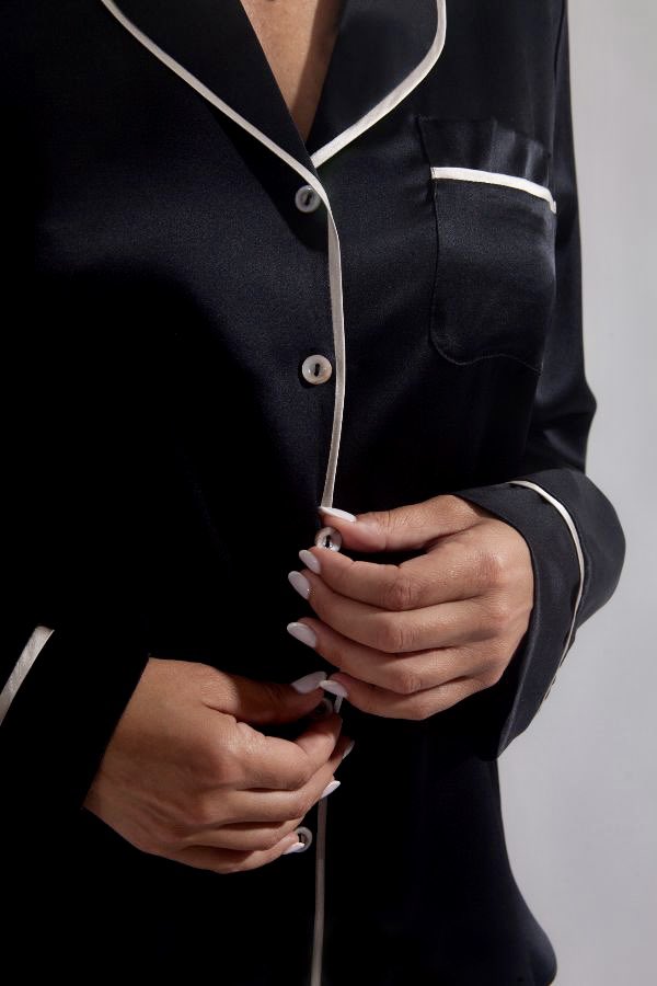 christinesilk's tweet image. The new Chloe #Pajamas feature exquisite #Pearlbuttons and platinum #silk piping, available now in Kohl and Pearl: christinelingerie.com/shop/chloe-paj… #christinelingerie #madeincanada #silkpajamas #silkpjs #cocochanel