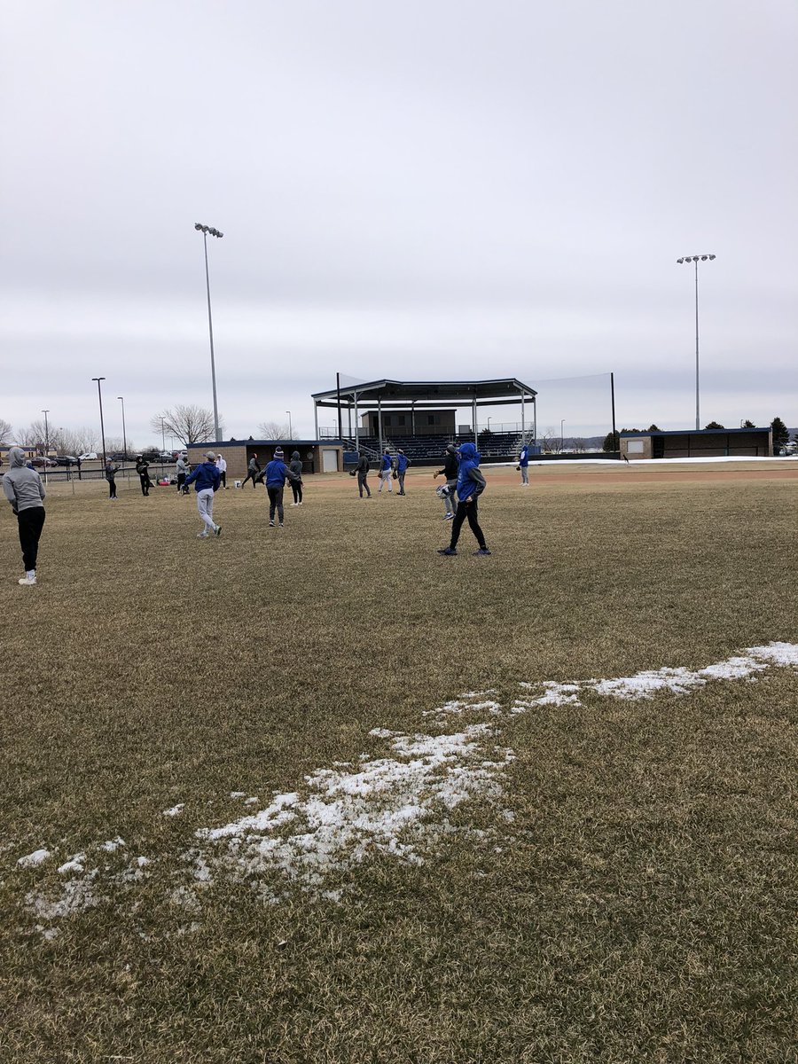 waskaball's tweet photo. Since it wont melt, we play in it!! #timetogosnow @waskaball https://t.co/naMids0zib