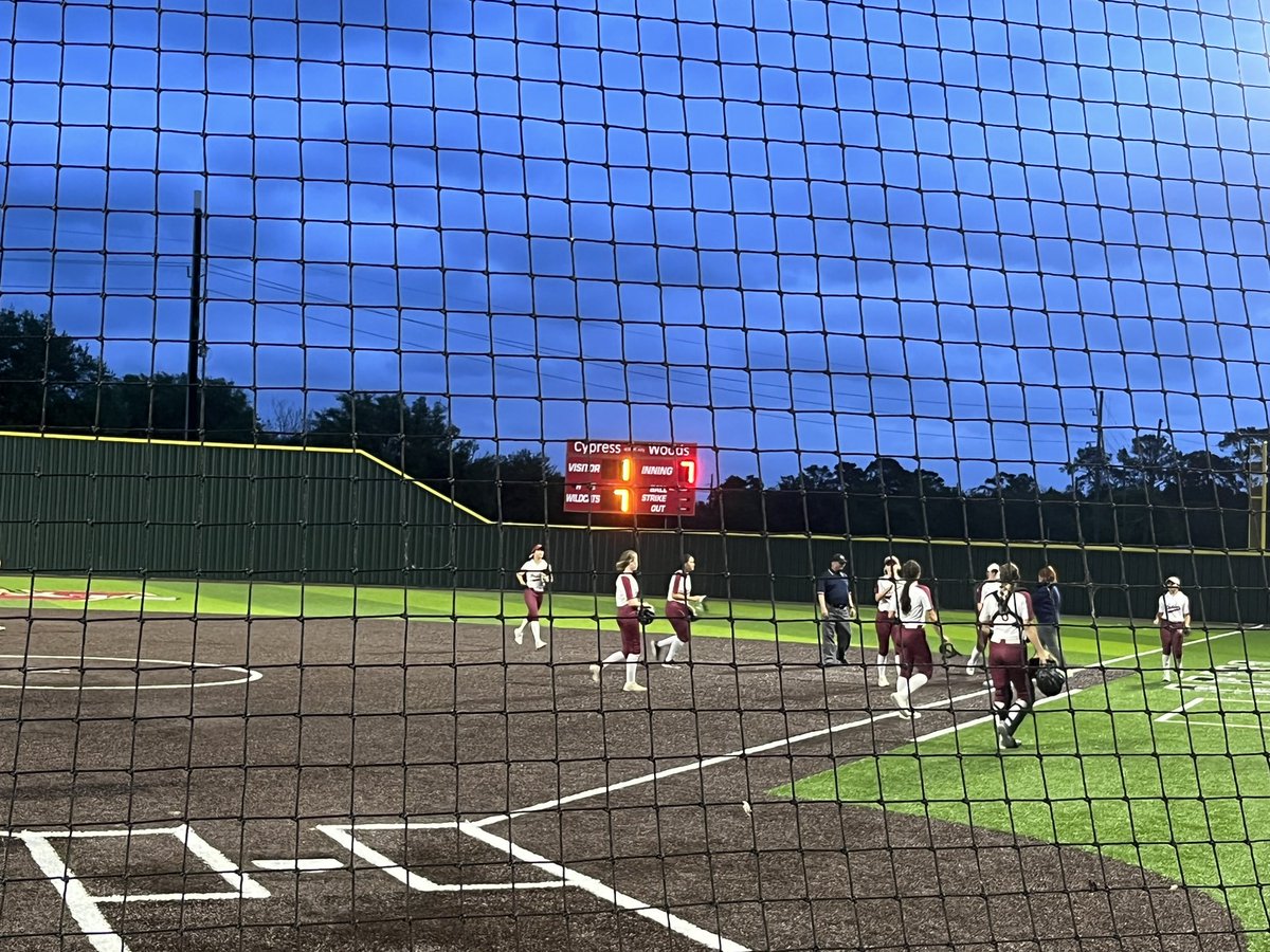 Great win on Senior night <a href="/CyWoodsSoftball/">Cy Woods Softball</a>