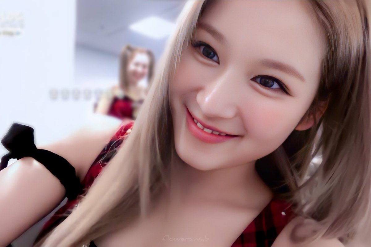 flowerswab's tweet photo. #TWLOG #TWICE #트와이스 #SANA #사나 https://t.co/ILzCvHEBRj