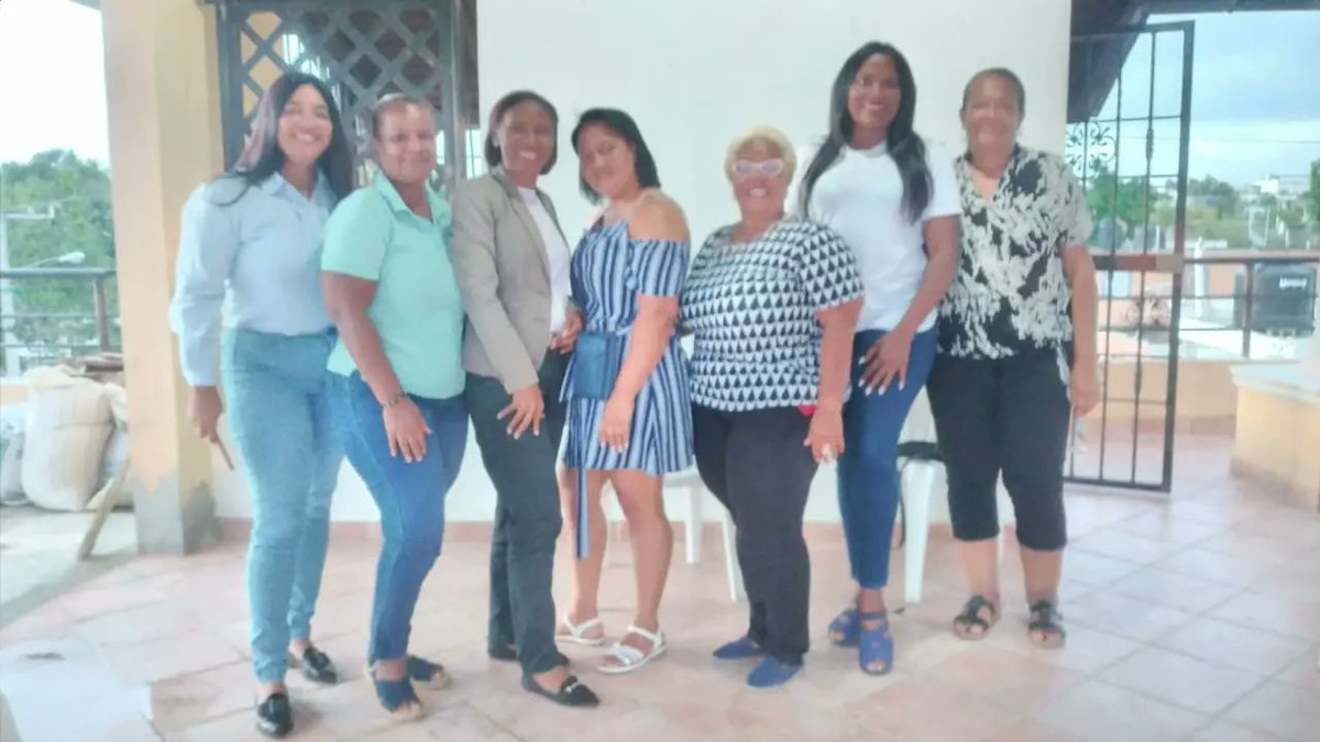 snmujerprd's tweet photo. Planificando y visitando las regiones acompañadas de la presidenta Provincial Santa Mambrú, Franklin Espino y el entusiasta compañero Joven Aldonelis Adon. #Fedomusde #PRD https://t.co/qrbEkAbPnH