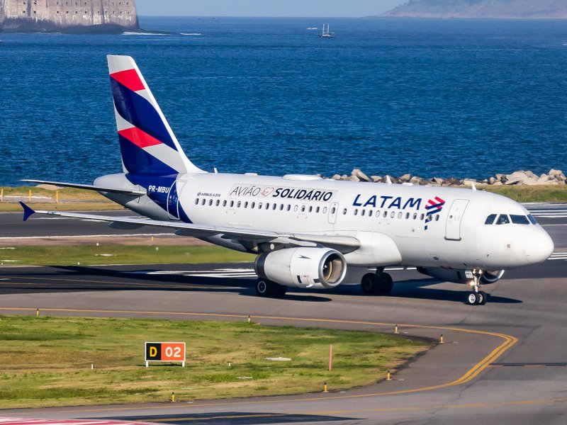 airwaysmagazine's tweet photo. The LATAM group (LA) anticipates passenger operations of up to 70% in April compared to the same month in 2019. This is a 2.1 percentage point rise from March and the highest figure so far this year. #LATAMgroup #Operations #Postpandemicrecovery

https://t.co/ZYiMm7pZpz https://t.co/uuVk3W89pK