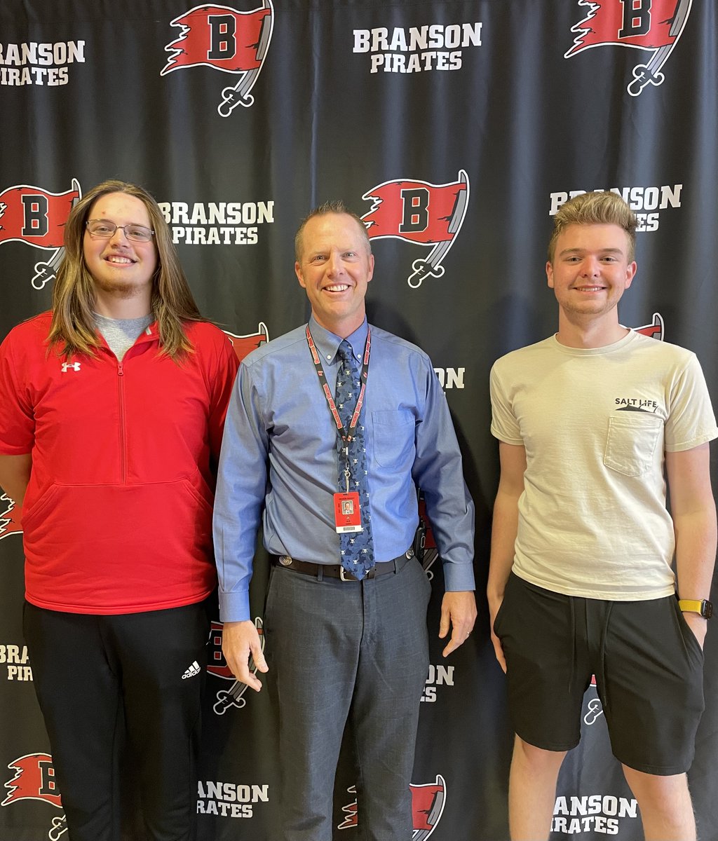 barbiejocog's tweet photo. Branson HS is thrilled to honor our latest Outstanding Citizens for the month of April.  Joe Don Kirkland &amp; Rhett Garner(pictured with our principal, Dr. Harris) were chosen by faculty as young men who model PERSEVERANCE on a daily basis. We are so proud of these two pirates! :) https://t.co/BxM3Na0VfQ