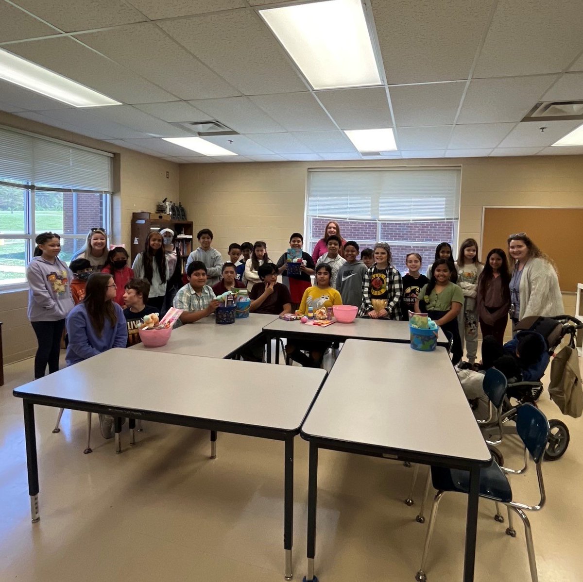 BedCoSchools's tweet photo. #LearningWayElementary 4th & 5th grade #Ambassadors recently visited #HarrisMiddleSchool to spread Easter cheer to the CDC class! #ThankYou to teachers Hannah Globel, Amanda Lewis & Shelia Phillips who organized this for the Ambassadors! #WorkHardBeKind #BedfordCountySchools https://t.co/kBZ804A7bc