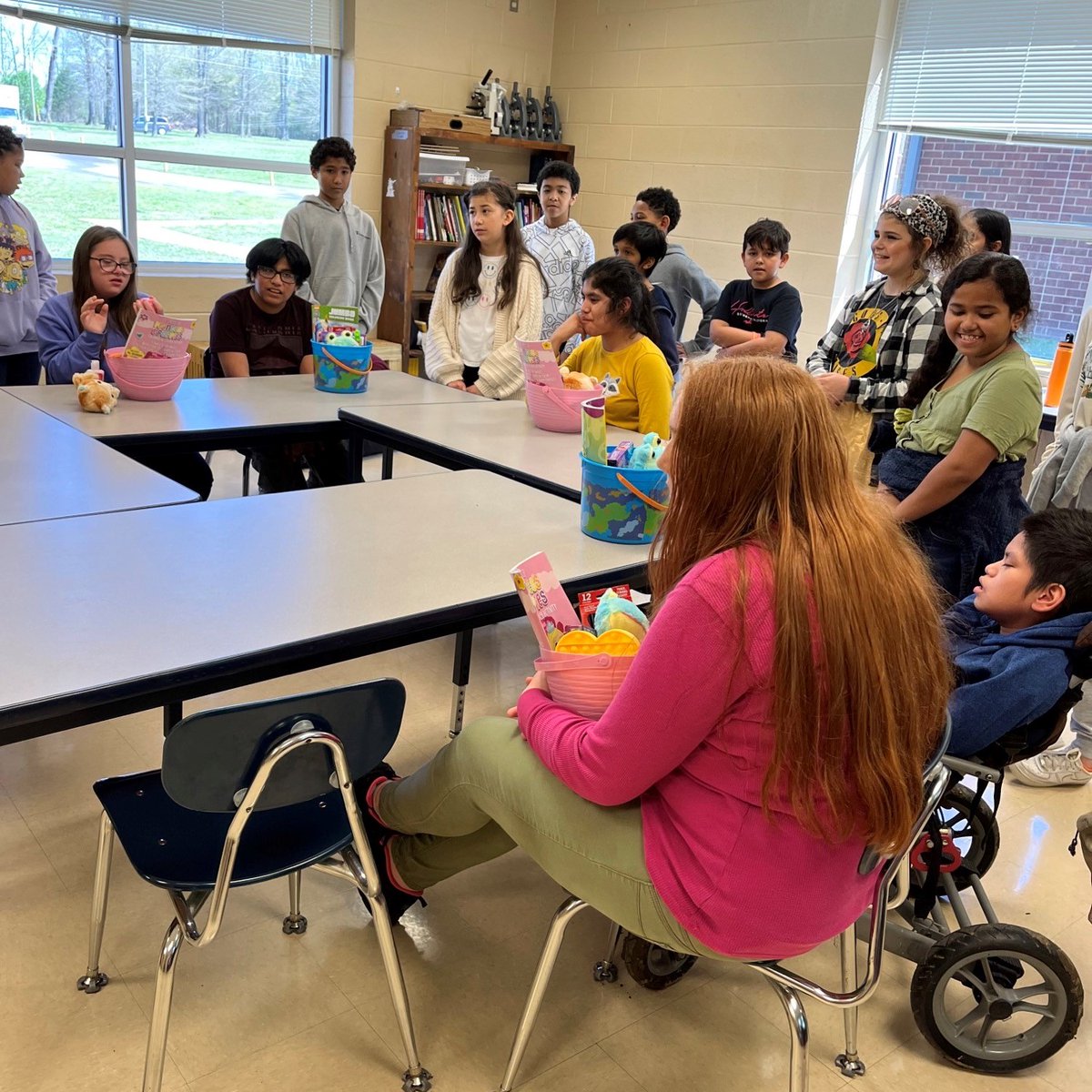 BedCoSchools's tweet photo. #LearningWayElementary 4th & 5th grade #Ambassadors recently visited #HarrisMiddleSchool to spread Easter cheer to the CDC class! #ThankYou to teachers Hannah Globel, Amanda Lewis & Shelia Phillips who organized this for the Ambassadors! #WorkHardBeKind #BedfordCountySchools https://t.co/kBZ804A7bc
