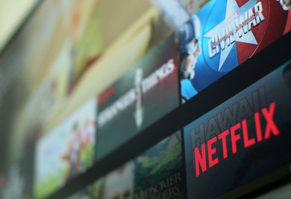 DFinanciero's tweet photo. Netflix se desploma tras anunciar que perdió 200.000 suscriptores en el primer trimestre https://t.co/jGjB7nMTUr https://t.co/WO0yCZLJEa