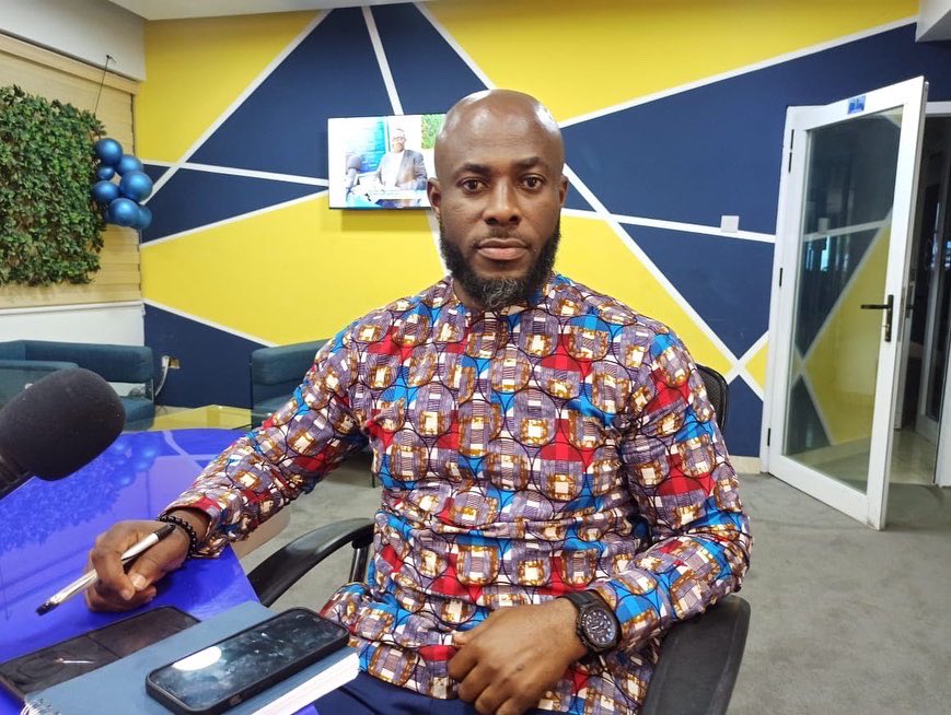 kessbenmedia's tweet photo. #StudioPhotos from Kessben Adwenkyer3 with yiour host. Akuoko Kwarteng. 💪 https://t.co/uDjyhpwkuh