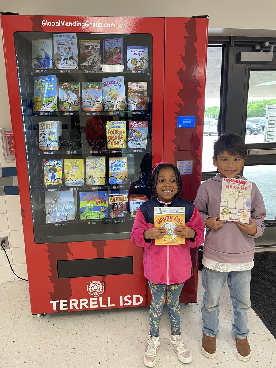 ShanashScott's tweet photo. Shoutout to these kiddos who hit or exceeded their reading goal this year👏🏻 They received gold coins and got to visit the book vending machine! @TerrellISD https://t.co/cfufSiFXwc