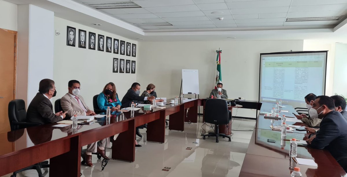 tsjoaxaca's tweet photo. #Hoy magistradas y magistrados de las Salas Penales Colegiadas y Unitarias del TSJO analizaron los temas que abordarán en la Reunión Regional virtual con juezas y jueces del sistema acusatorio de la región de la Costa, próxima a realizarse el 21 de abril. https://t.co/QxUasw8CtF