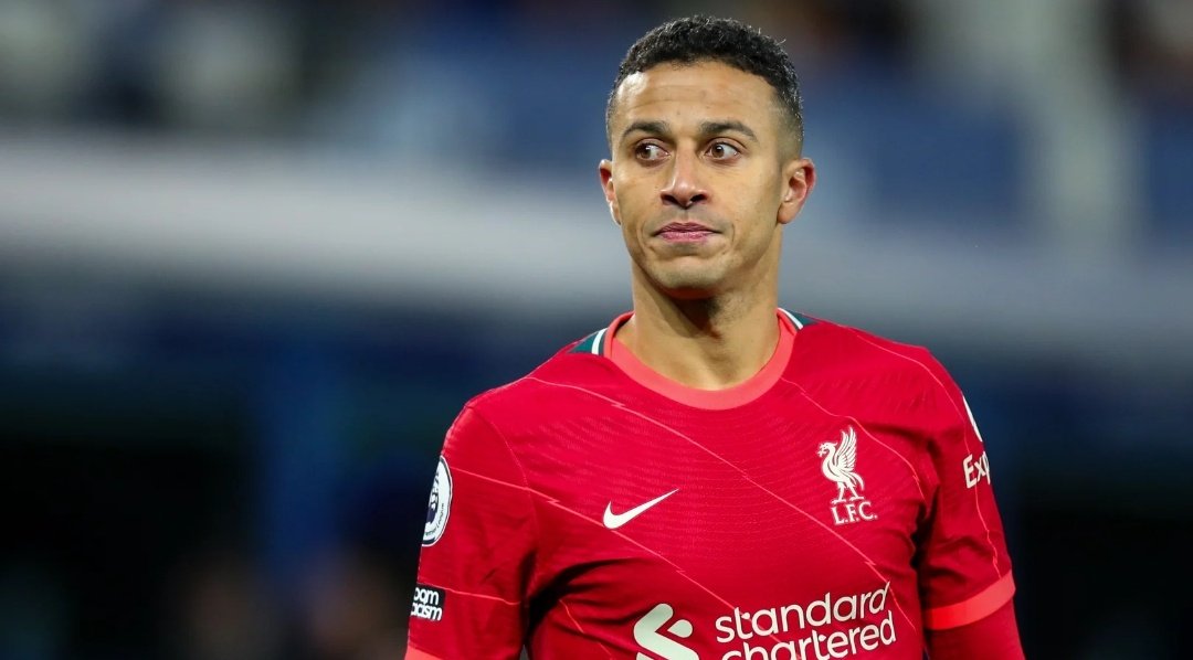 Thiago vs Manchester United:

105 passes (95.5%)
1 clearance
1 blocked shot
2 interceptions
3 tackles won
3/3 dribbles completed (100%)
6/6 long balls completed (100%)
7/9 ground duels won
3 chances created

Man of the match. World class.