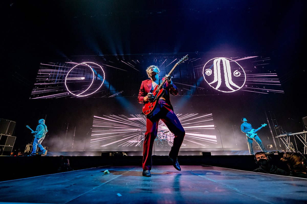 AFASLive's tweet photo. 5 Seconds of Summer, TAKE MY HAND! Wat een show heeft @5sos vanavond neergezet in #AFASLive 🔥 Het hele repertoire van de band kwam langs: van “Beside You” tot “Take My Hand” en tussendoor nog hits van de albums “Youngblood” en “CALM”

Foto's van @DammanPhoto https://t.co/NckfxNBZS8