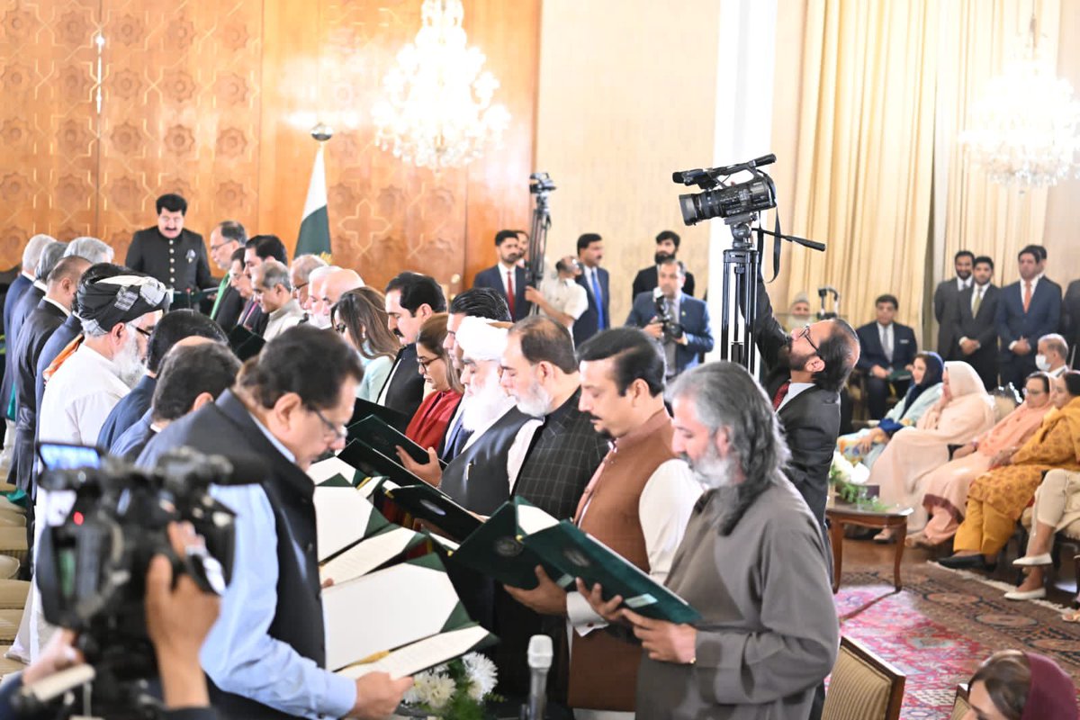 BBhuttoZardari's tweet photo. Congratulations to all ministries who have been sworn in first phase.  #UnityGovernment’s work begins on reforming electoral laws, reviving our economy, restoring our respect on the world stage &amp; reuniting a divided nation. #Pakistan https://t.co/kh53oX23BD