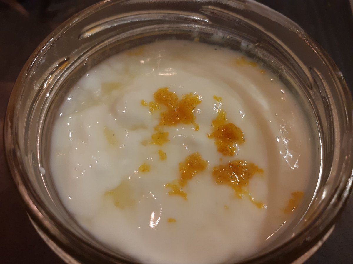 Easy peasy lemon squeezy 😀 4 rather special yogs here with lemon syrup and a zesty topping working out a little over 90p to make saving appx 1.90 compared to buying 4 of its equivalent at 70p each. Reusable glass jars too 😀👍 #moneysaving #plasticfree #lemons #yogurt #dairy