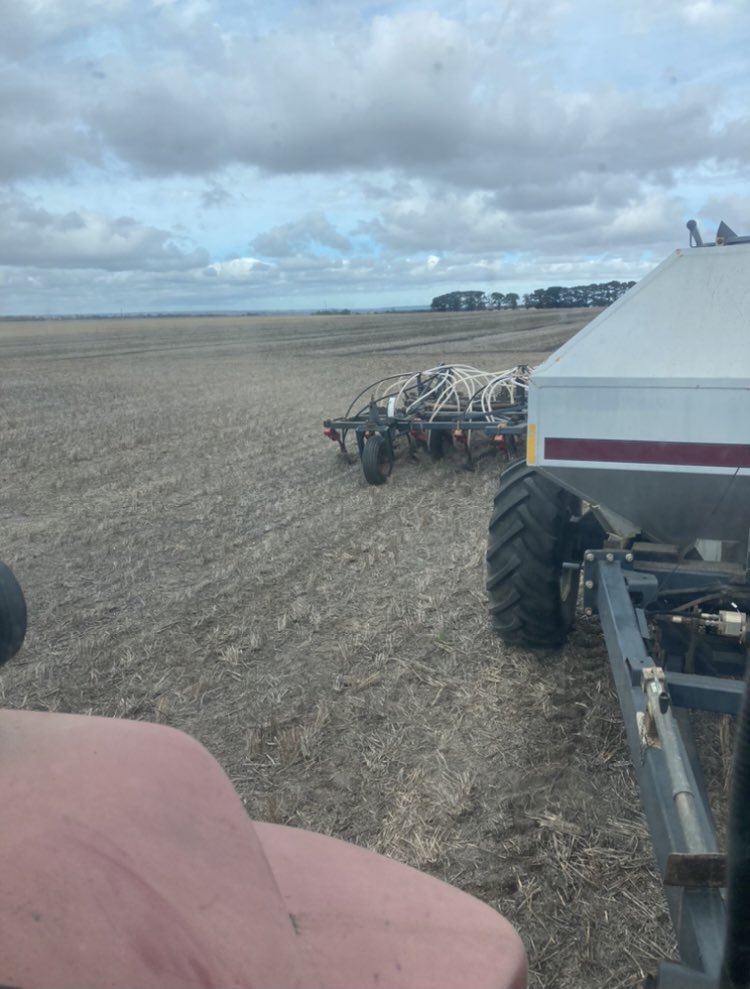 LochieSiegert's tweet photo. Anyone with a flexi-coil 1720/2320 air cart ever had issues with canola rate consistently go out at 20% less than the manual calibration rate? Was perfect prior to the last 2 seedings. 2/5 heads sound like the flow of canola pulses, where the other 3 sound consistent. https://t.co/FYADX8lPVn