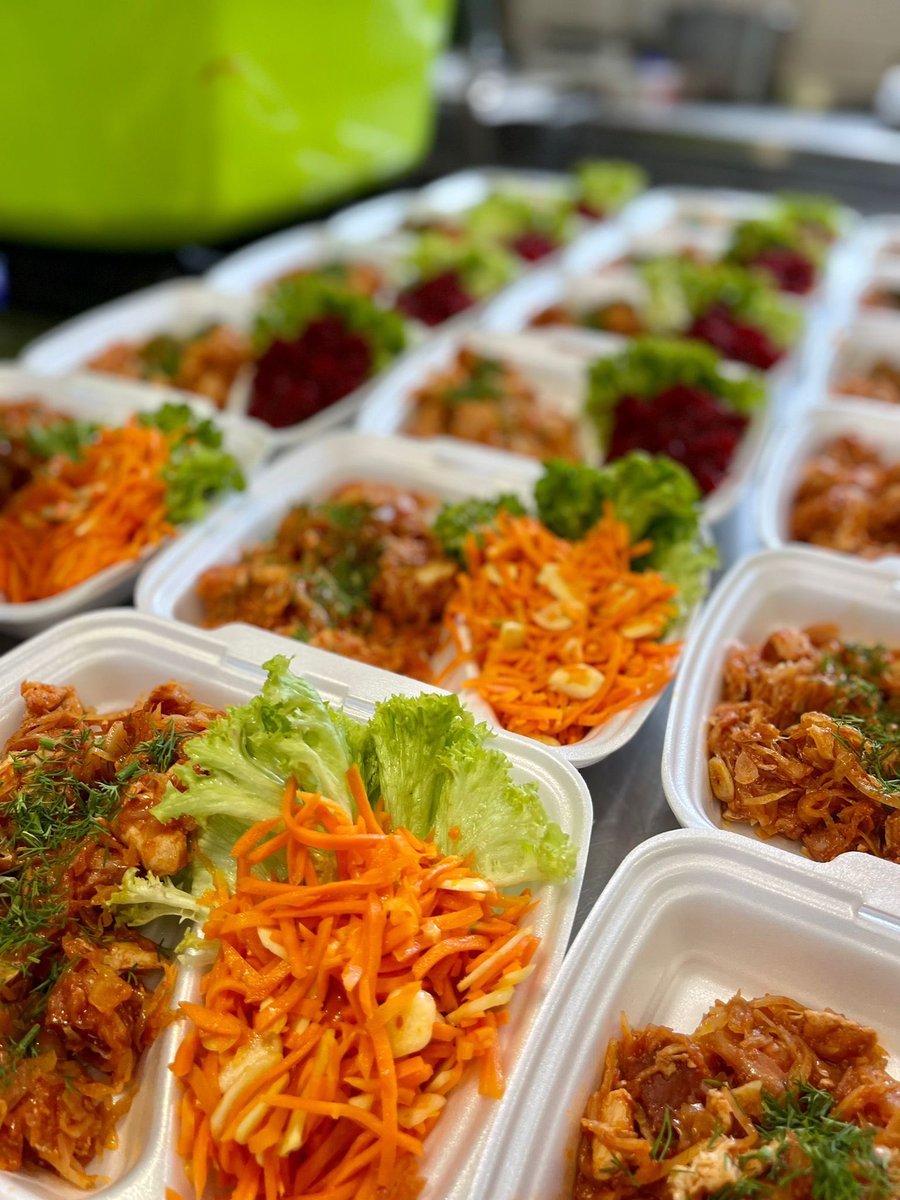 Hiring Ukrainian refugees to prepare meals for families who’ve fled into Poland, WCK partners Churros &amp; More and Oh My Ramen continue to serve delicious daily meals! On the menu? Cabbage, chicken &amp; tomato with carrots, beets &amp; leaf lettuce alongside veggie soup! #ChefsForUkraine