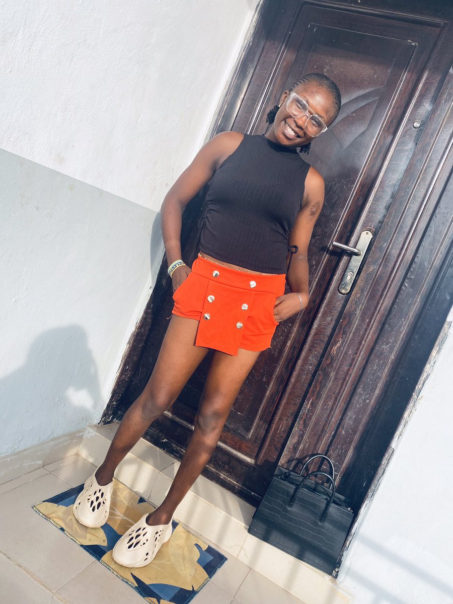 tizmix1's tweet photo. Salu bata jesu 🤪🤪bata yahoo https://t.co/mfOeNkS3Fp