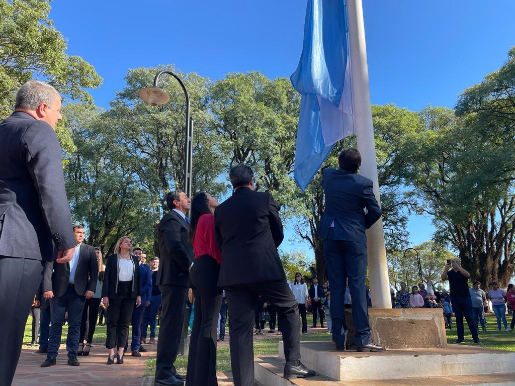 CtesSenado's tweet photo. En representación del @CorrientesGob , el Vicegobernador @PedroBraillardP participó del acto central con motivo del 192º aniversario de la ciudad de #LaCruz . Acompañaron la celebración el intendente local Carlos Fagúndez, autoridades provinciales y municipales. https://t.co/ia8IwlNVML