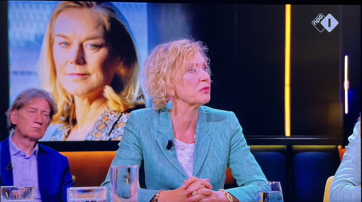 WJLegerstee's tweet photo. Kijk nooit naar @op1npo maar met deze @D66 #Doofpot crisis is het smullen. Met diehard @D66-er #vanWijk in de achtergrond.
#Kaag #D66 https://t.co/v9uWJd0Gtc