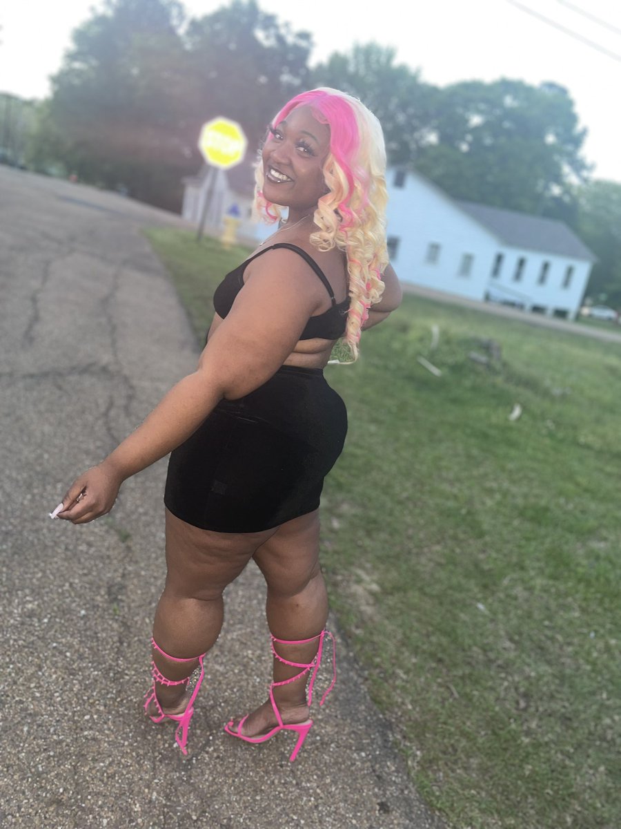 Moni_maee's tweet photo. Bring yo Nikes if you checking me but ain’t no checking me bitch, RESPECTFULLY😌💞
(Yesterday’s pictures) #dubclubbb https://t.co/wZAhmWBEuV