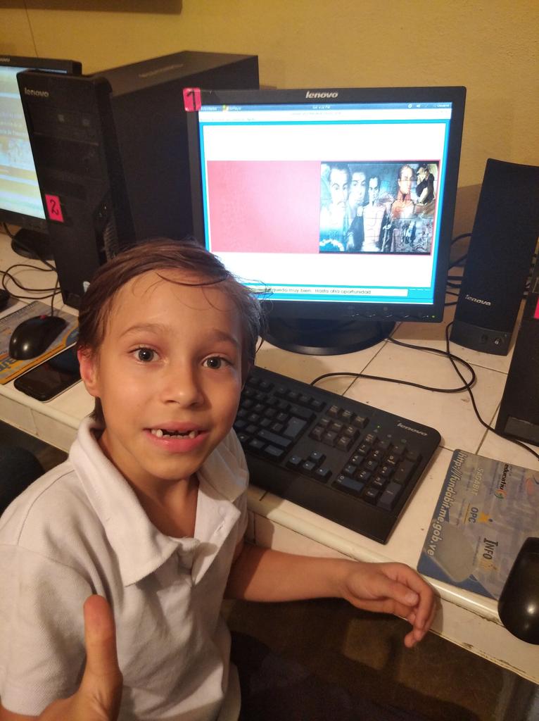 Cbit Giraluna tweet media