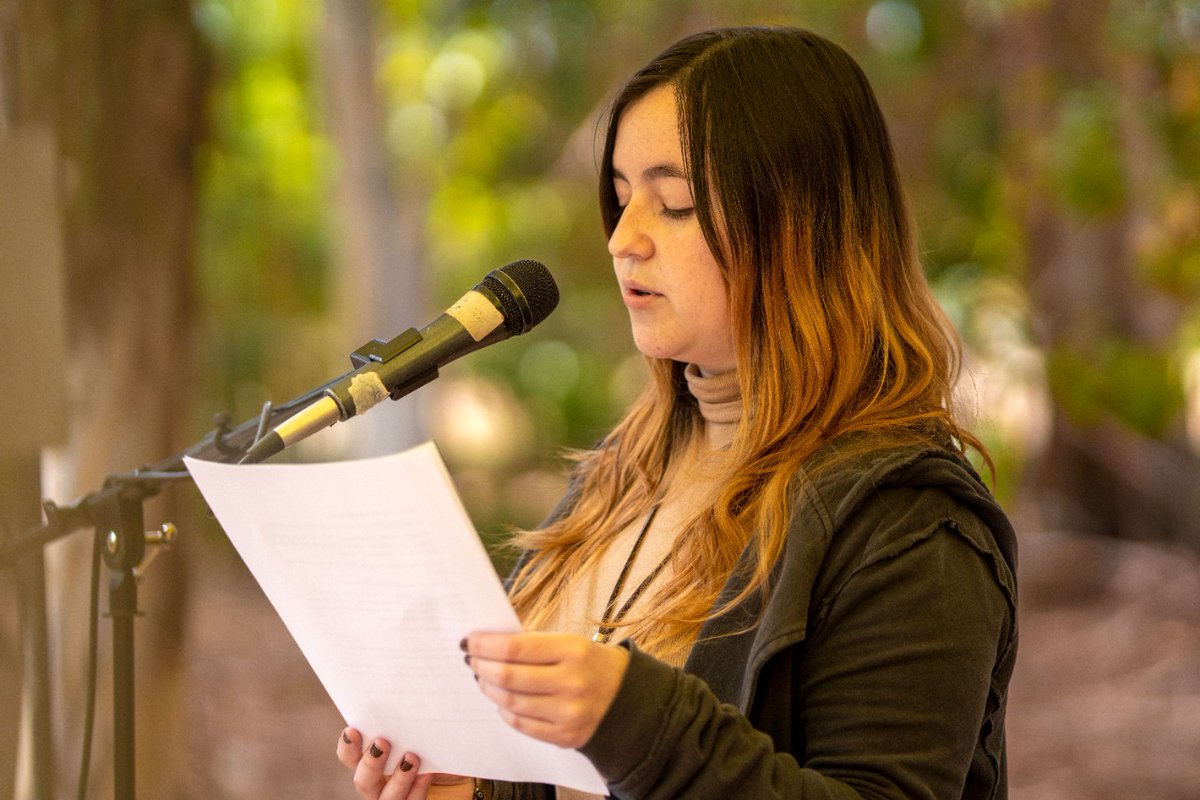 🔷 Hasta el Arboretum de nuestra universidad llegaron destacados poetas maulinos para recitar sus poesías en una actividad desarrollada por la Dirección de <a href="/utalcaextension/">Extensión UTalca</a>. En la ocasión participaron Julio César Marín, Hugo Villar, y algunos estudiantes utalin@s.

#UTalcaContigo