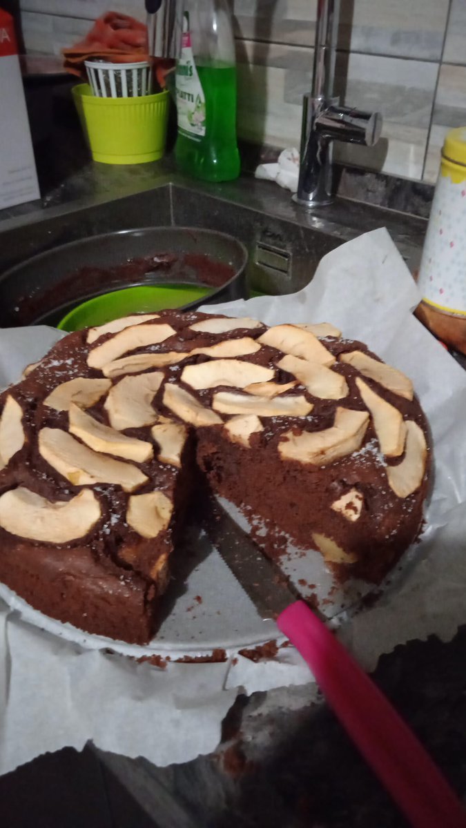 AnnaMariaBrusci's tweet photo. Nulla si crea, nulla si distrugge, tutto si trasforma.. le leggi della fisica applicate all'uovo di Pasqua 
#cioccolato #uovodipasqua #torta https://t.co/pX9M65jZEN