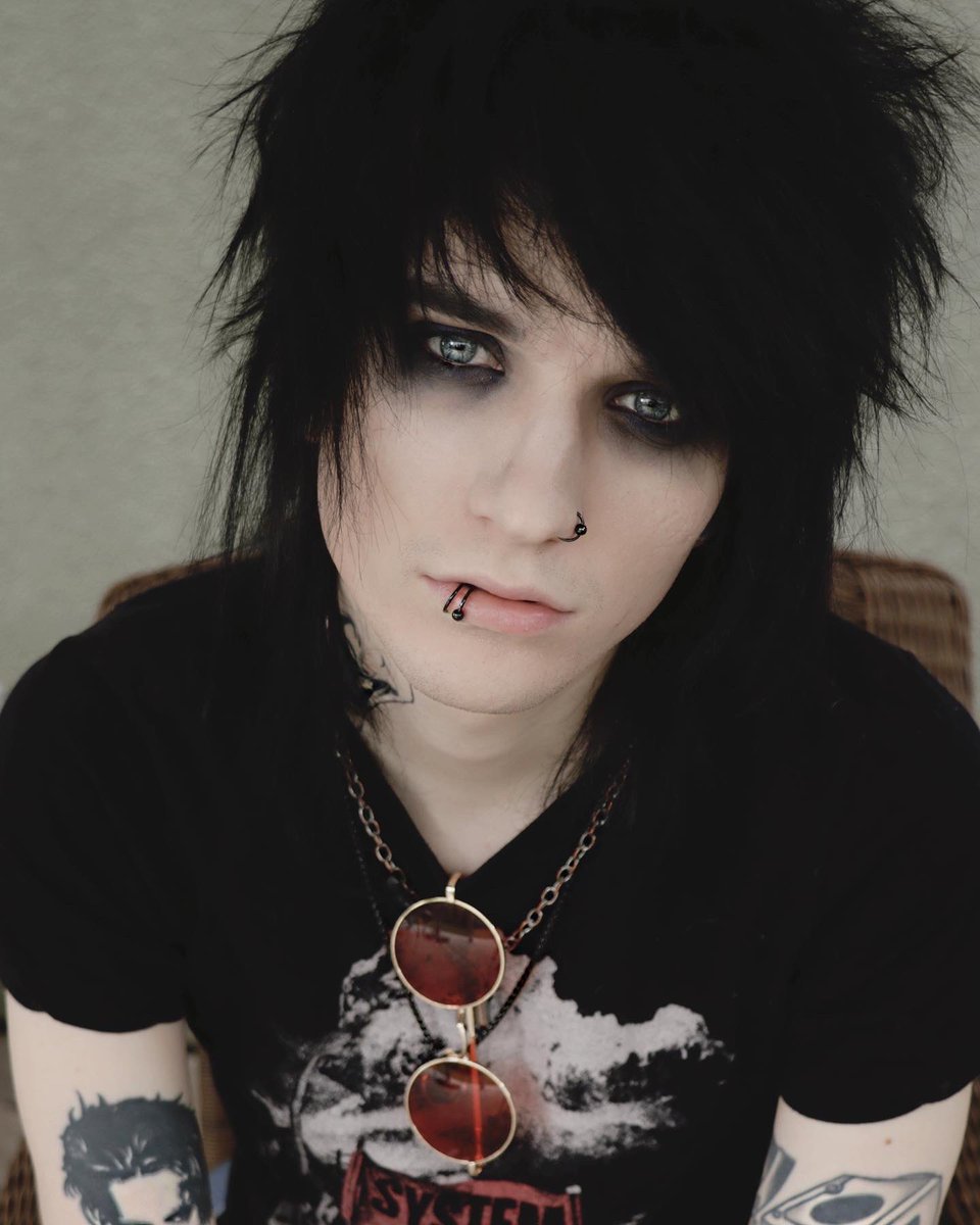 Johnnie Guilbert tweet media