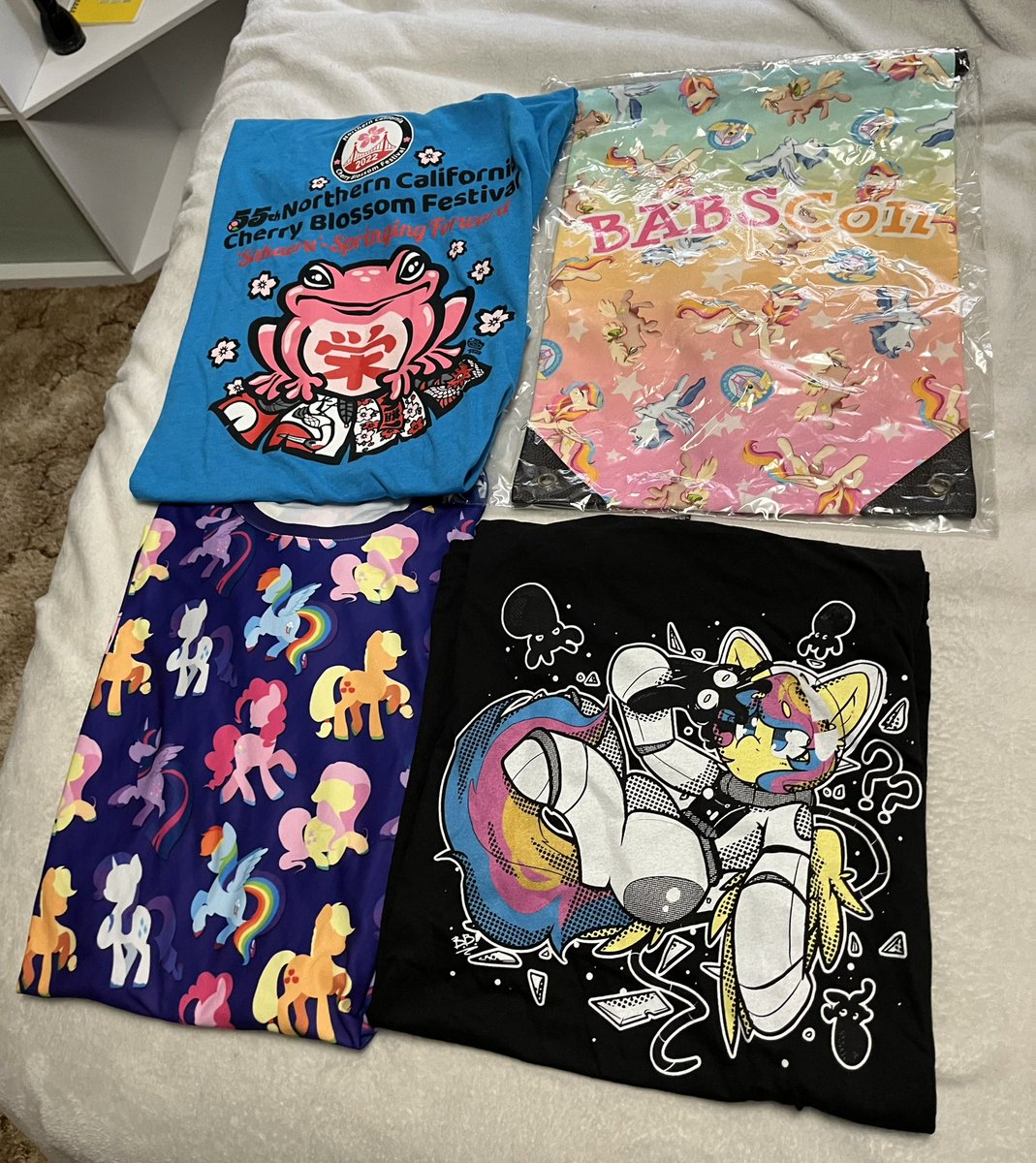 rubiowolf's tweet photo. Time to share my #conswag from #BABS2022 

Assorted merch from @BABSCon con shop, @fannytastical @Techycutie @monstermilliner @Art_N_Prints

Bonus shirt from the #cherryblossomfestival @CherryBlossFest 

#BABSMemories
(2/4) https://t.co/0ry2wUVUPT