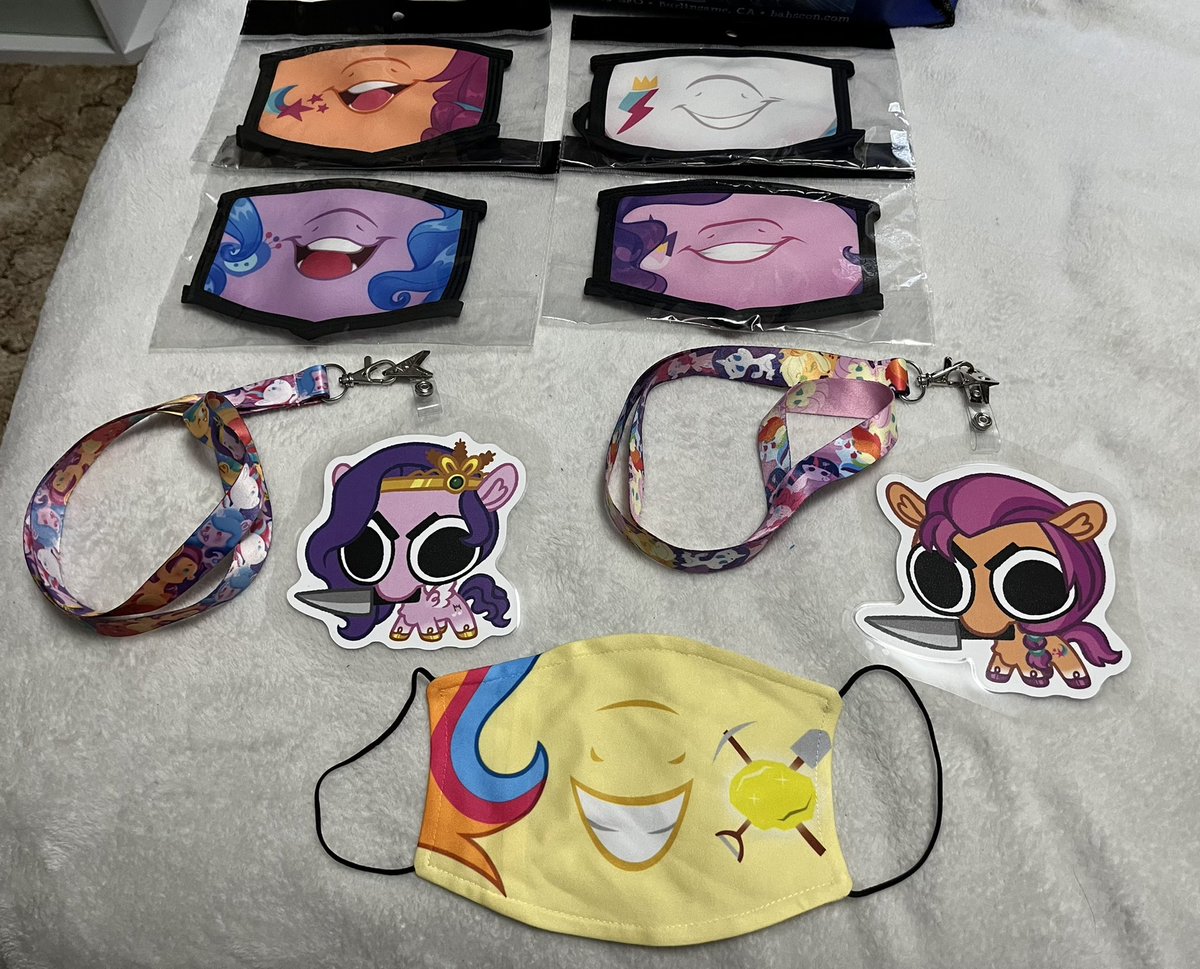 rubiowolf's tweet photo. Time to share my #conswag from #BABS2022 

Assorted merch from @BABSCon con shop, @fannytastical @Techycutie @monstermilliner @Art_N_Prints

Bonus shirt from the #cherryblossomfestival @CherryBlossFest 

#BABSMemories
(2/4) https://t.co/0ry2wUVUPT