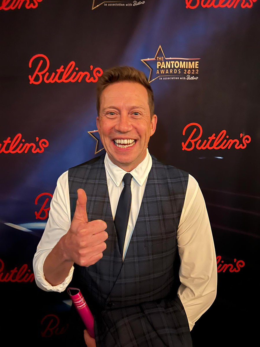 WolvesGrand's tweet photo. HE’S A WINNER! 🤩

A huge congratulations to our brilliant @tamryan28 who has won BEST COMIC at the @UKPantomime Awards tonight for his role as Buttons in Cinderella! 👏

We can’t wait to have Tam back in Aladdin this year but first, time to celebrate! 🥳

#WolvesGrandPanto ✨ https://t.co/0dcIFcqBKT