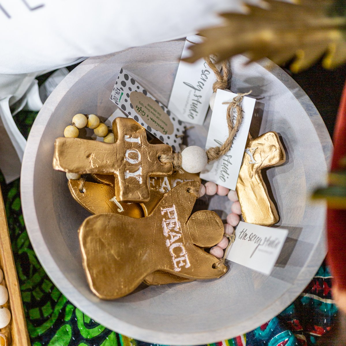 Spring is such a delightful time of the year! Spread some joy this season by giving a thoughtful gift to someone special to you.