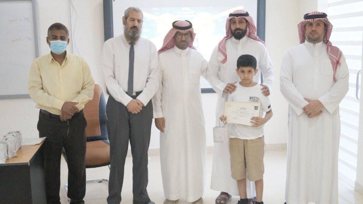 ابتدائية منار السبيل تكرم طلابها المتفوقين دراسياً خلال الفصل الدراسي الثاني

 #مدارس_منار_السبيل