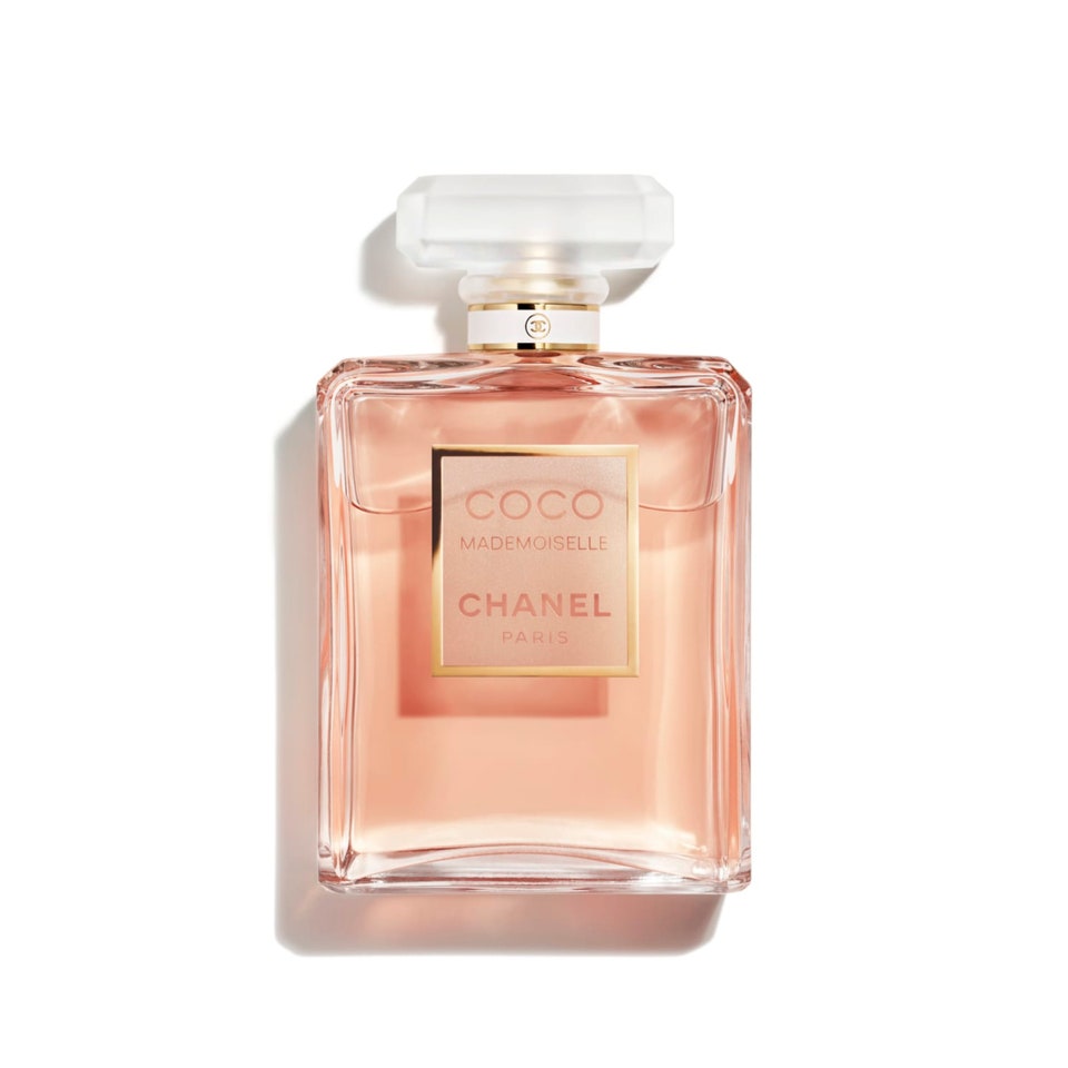 DannaAccess's tweet photo. Los perfumes favoritos de @DannaPaola son "Coco Mademoiselle, de Chanel" huele a cítricos, madera y pachulí, el segundo perfume "Daisy, de Marc Jacobs" se compone de fresas, frutos del bosque, pomelo sanguino, hojas de violeta, madera blanca y vainilla. https://t.co/8ZFETQnoVX