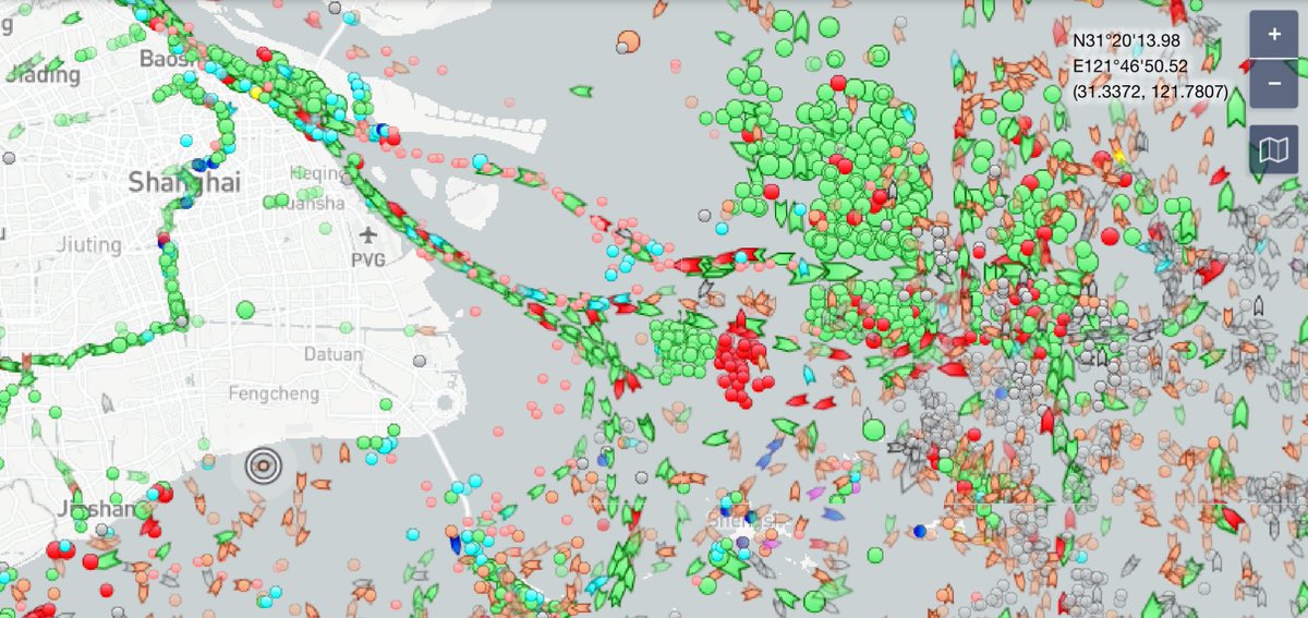 valgraph's tweet image. Κλειστά από πάνω, κλειστά κι από πίσω… τι μένει μπρος; Το Αιγαίο; Εικόνα: λιμάνι Σανγκάη.