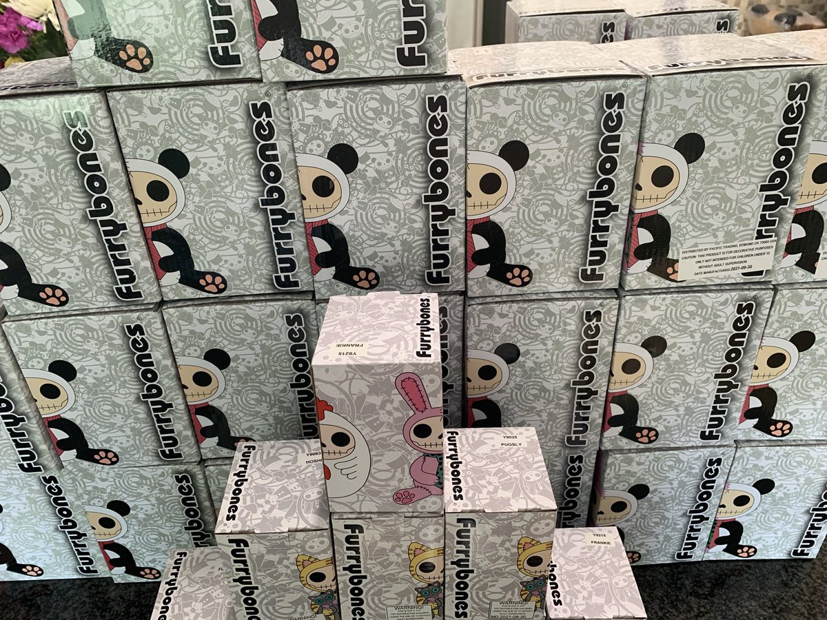 zoltangal's tweet photo. BUSY BUSY BUSY!

Truck drop offs, organization and piles ‘o boxes around ZoltanGal HQ the past few weeks. Must be Expo season 🤣 Calgary Expo / Northern FanCon

#conlife #calgaryexpo #northernfancon #furrybones #horror #popculture #starwars #nerdom https://t.co/oxMNuN06Lo
