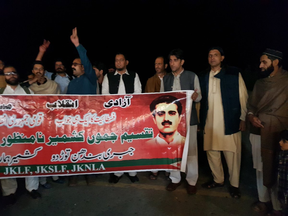 jklf77's tweet photo. لسڈنہ باغ کے مقام پہ 
جموں کشمیر لبریشن فرنٹ جموں کشمیر اسٹوڈنٹس لبریشن فرنٹ جموں کشمیر نیشنل لبریشن آرمی ڈسٹرکٹ باغ و ڈسٹرکٹ حویلی کے زیر اہتمام افطار پارٹی و احتجاجی ریلی۔۔۔۔
#JKLF https://t.co/pD2czF8T8Y