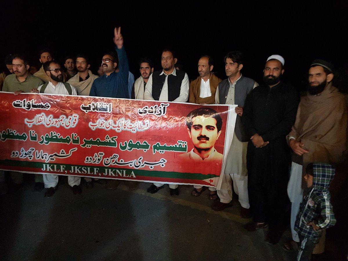 jklf77's tweet photo. لسڈنہ باغ کے مقام پہ 
جموں کشمیر لبریشن فرنٹ جموں کشمیر اسٹوڈنٹس لبریشن فرنٹ جموں کشمیر نیشنل لبریشن آرمی ڈسٹرکٹ باغ و ڈسٹرکٹ حویلی کے زیر اہتمام افطار پارٹی و احتجاجی ریلی۔۔۔۔
#JKLF https://t.co/pD2czF8T8Y