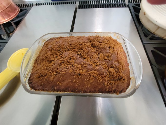 Banana Bread is done and smells delicious!!! https://t.co/FRjdrRwcrY