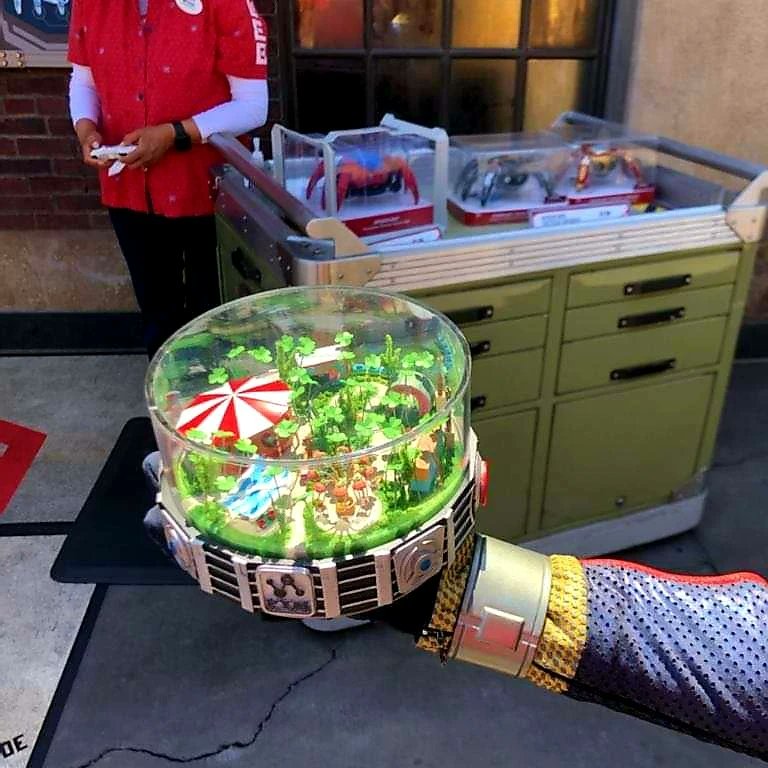 SasakiTime's tweet photo. Wasp carrying around Flik's Fun Fair around Avengers Campus!!! Flyers spins and Heimlich moves around the track!!!

📷 credit to my friend David https://t.co/oYePH0qyr9