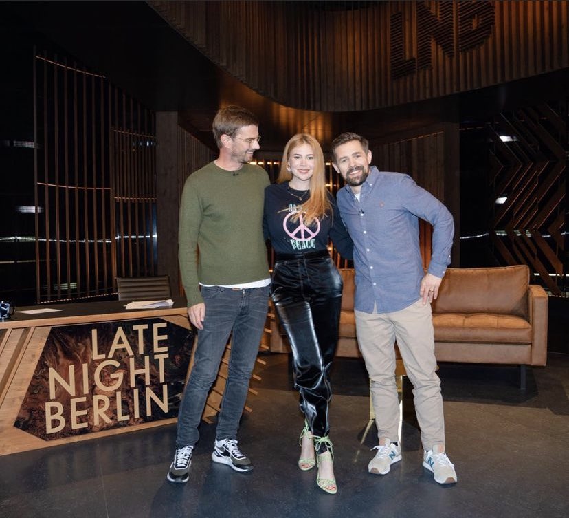 Jamiekwsky's tweet photo. War schön <3 #LateNightBerlin https://t.co/L8qu29YrJ4