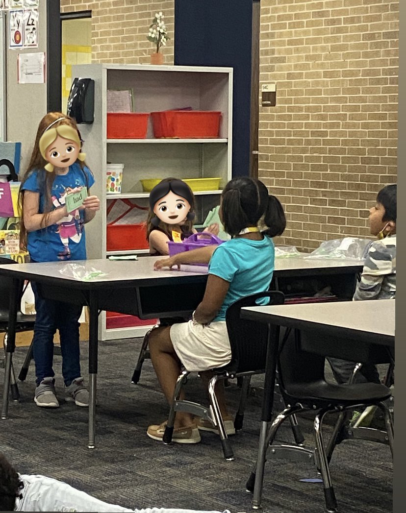 EvaPCFISD's tweet photo. Peer learning and peer teaching! π #FirstGrade #Math #ELAStations https://t.co/pqWwmoCqTm